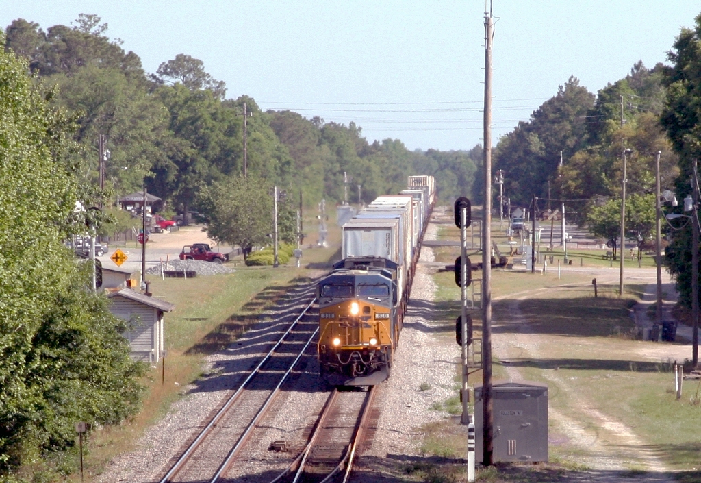 NB intermodal going by the depot
